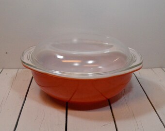 Vintage Pyrex Friendship #024 Round Casserole with Lid, Red