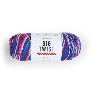 Könnte beinhalten: Ein Knäuel Big Twist Value-Garn in Blau-, Lila- und Weißtönen. Das Etikett zeigt "BIG TWIST" mit einem rot-weißen Design. Das Garn ist 227.6 m / 178.6 g.