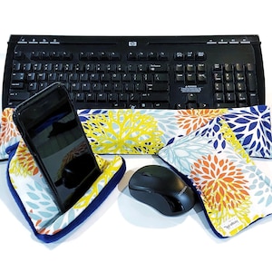 Keyboard Pad Mouse Pad, Ergonomic Wrist Rest Heat Pack, Support Wrists while Typing, Desk Accessory Cell Phone Stand Phone Holder Desk image 1