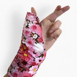 Thumb Hot Cold Pack, Tech Lovers, Carpal Tunnel, Arthritis Gift, Thumb Wrist, for gamers, texters, typing, Heating Pad for Thumb, pink