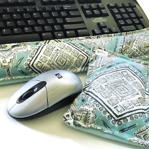 Wrist Rest Heat Pack Keyboard Mouse, Ergonomic Wrist Support, Office Decor, Desk Accessories, Hot Cold Therapy Pack Mouse Pad for Wrist image 4