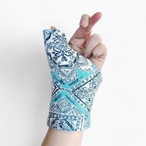 Microwave Heat Pack Cold Wrap for Thumb Wrist, Texting Gaming Typing, Comfort Wrap, Personal Accessories for Her, Tech Lover Geekery Gift
