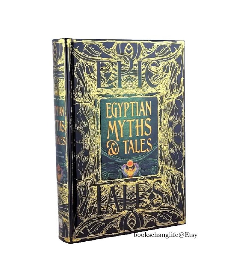 Puede incluir: Un libro de tapa dura con una cubierta negra y letras doradas. El t&iacute;tulo es "Epic Egyptian Myths & Tales".