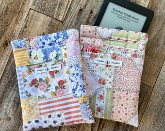 Handgefertigte gesteppte Kindle-Hülle | E-Reader Tasche mit Magnetverschluss | 15 x 20 cm | Patchwork Picknick & Patchwork Rose | Geschenk für Buchliebhaber