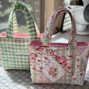 Gesteppte Bibeltasche/Hülle | Kreuz Charm | Buchhülle | Weich Gepolsterter Bezug