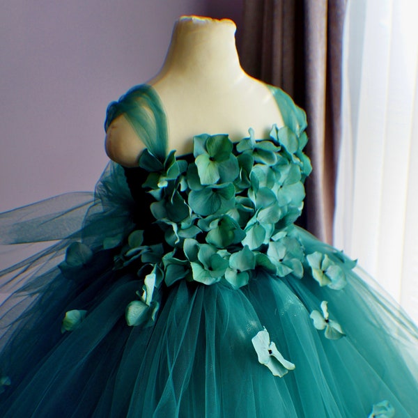 Flower girl dress grass green Dress, Green tutu dress, flower top, hydrangea top, toddler tutu dress Cascading flowers