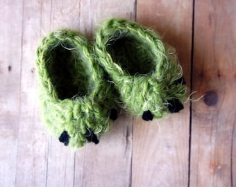 Monster Slippers, to match the monster hat, Newborn Photo Prop, Baby Slippers, Baby Booties