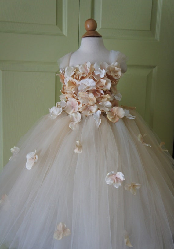 white christmas dresses BYG-#PD017-One-shoulder atmospheric design with strong hand-beaded cha –  BYG Wedding Factory main image 0