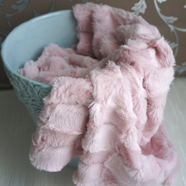 Shaggy Mink Faux Fur Nest Photography Prop in Blush Pink Color perfect for Newborn Baby Toddler Pictures, Size 30 x 20