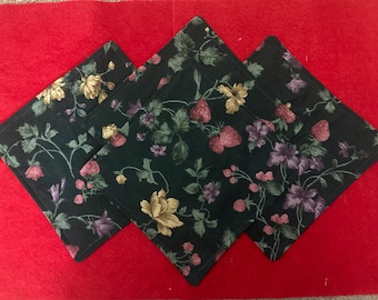 Set of 4 Cloth Napkins Flowers and Berries