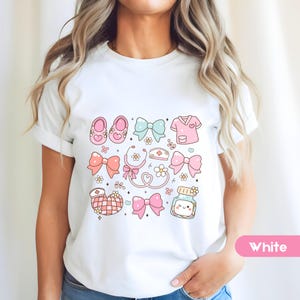 Cute Nurse T-Shirt Kawaii Style Bow Design Nursing Tee Nurse Birthday Gift Fun Trendy Coquette Nursing Shirt Gift For Nursing Student