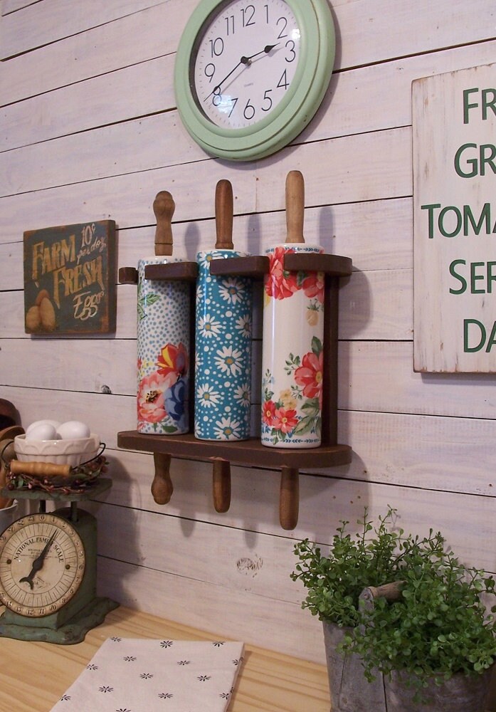 Vintage Pot Holder Kitchen Wall Display Idea — Emily Retro - Vintage and  DIY Home Design