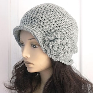 Gray Wool Cloche With Flower: Crocheted Flapper Style Winter  display picture 2