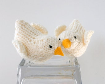 Two White Love Birds Cake Topper, Love Birds,  Wedding Dove Decor, Hand Knit Bird Toy, Bridal Shower,