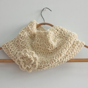 Easy Cowl Crochet Pattern, Flower, Neck Scarf Pattern, Worsted Weight Yarn