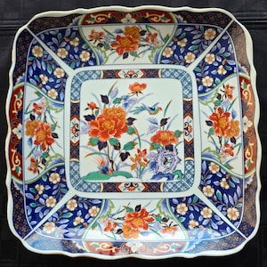 Imari Japanese hand painted 11&quot; x 11&quot; square decorative dish
