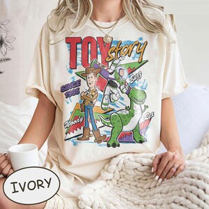 Camiseta retro Comfort Colors Disney Toy Story 1995, camiseta de Woody, Buzz Lightyear y Rex, Disney Pixar Fest, camiseta para viaje familiar a Disneyland WDW