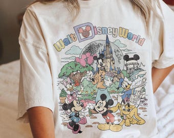 Camisa retrô Walt Disneyworld Comfort Colors, camisa vintage Disneyworld, camisa Mickey e amigos, camisa retrô Disney, viagem Disney 2025
