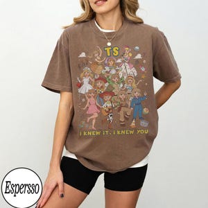 Retro Disney Toy Story 5 Musik Komfort Farben Shirt, Toy Story 5 Film 2026, du hast einen Freund in mir, ich wusste es, ich kannte dich, Toy Story Land Bild 11
