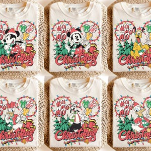 Camiseta navideña familiar Disney 2025 personalizada, camisetas navideñas familiares a juego, camiseta navideña Disney, camiseta navideña Disney con todos los personajes