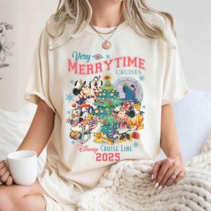 Camiseta navideña de crucero Very Merrytime, camiseta de Mickey y sus amigos de Disney Cruise Line, camiseta navideña de Disney Cruise Line, camisetas de Disney Cruise Line