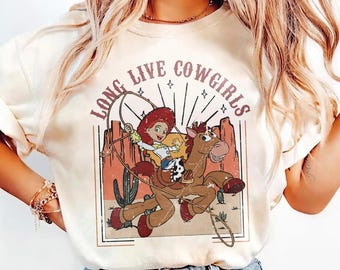 Maglietta Disney Pixar Toy Story Jessie Long Live Cowgirls, Maglietta Toy Story, Maglietta Jessie Cowgirl, Maglietta Disneyworld, Magliette Disney Family