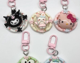 Customizable handmade spinning keychain