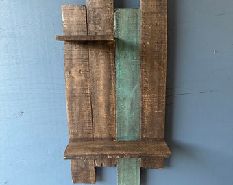Decoración rústica de pared de madera con dos estantes