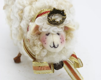 Sheep/ Little White Sheep/ Farmhouse Décor/Tiered Tray/Queen/King Needle Felted Sheep # 6399