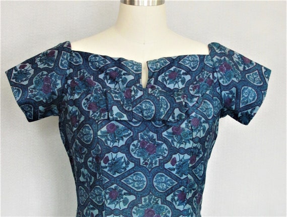 Vintage 50s Hourglass Sheath Dress, Blue Print, W… - image 4