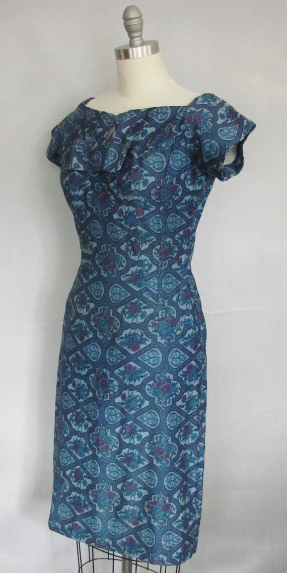 Vintage 50s Hourglass Sheath Dress, Blue Print, W… - image 5