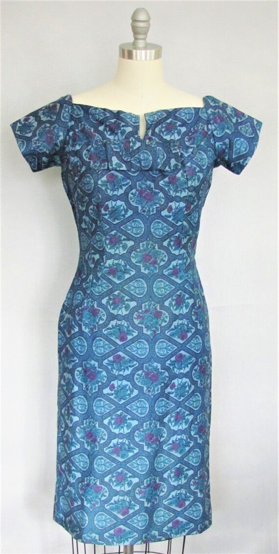 Vintage 50s Hourglass Sheath Dress, Blue Print, W… - image 2