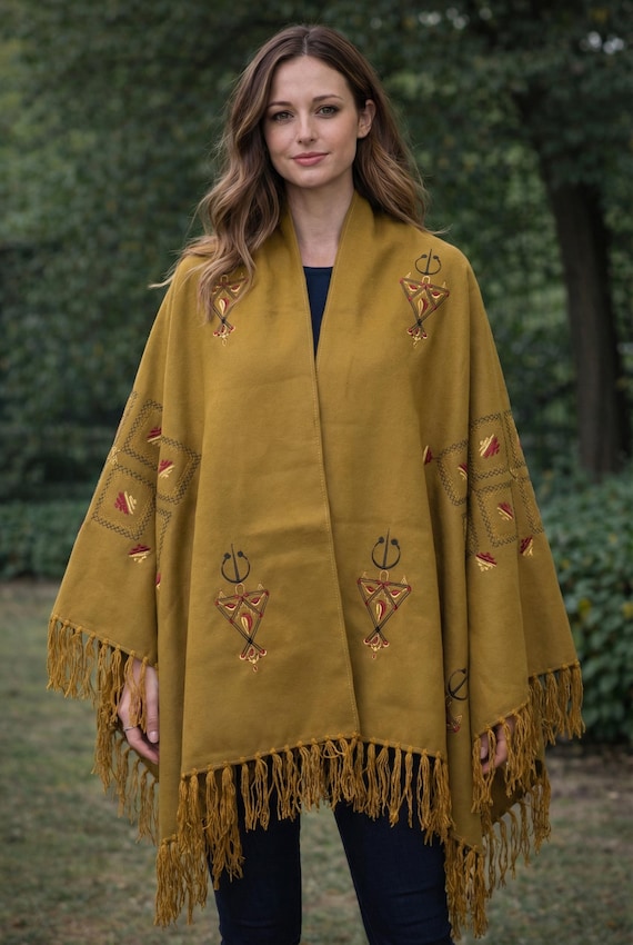 Tisarnasse Brown Artisanal Poncho
