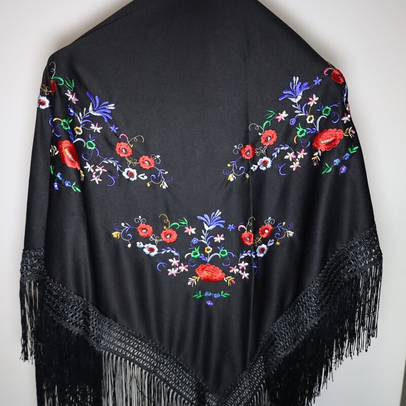 traditional spanish shawl