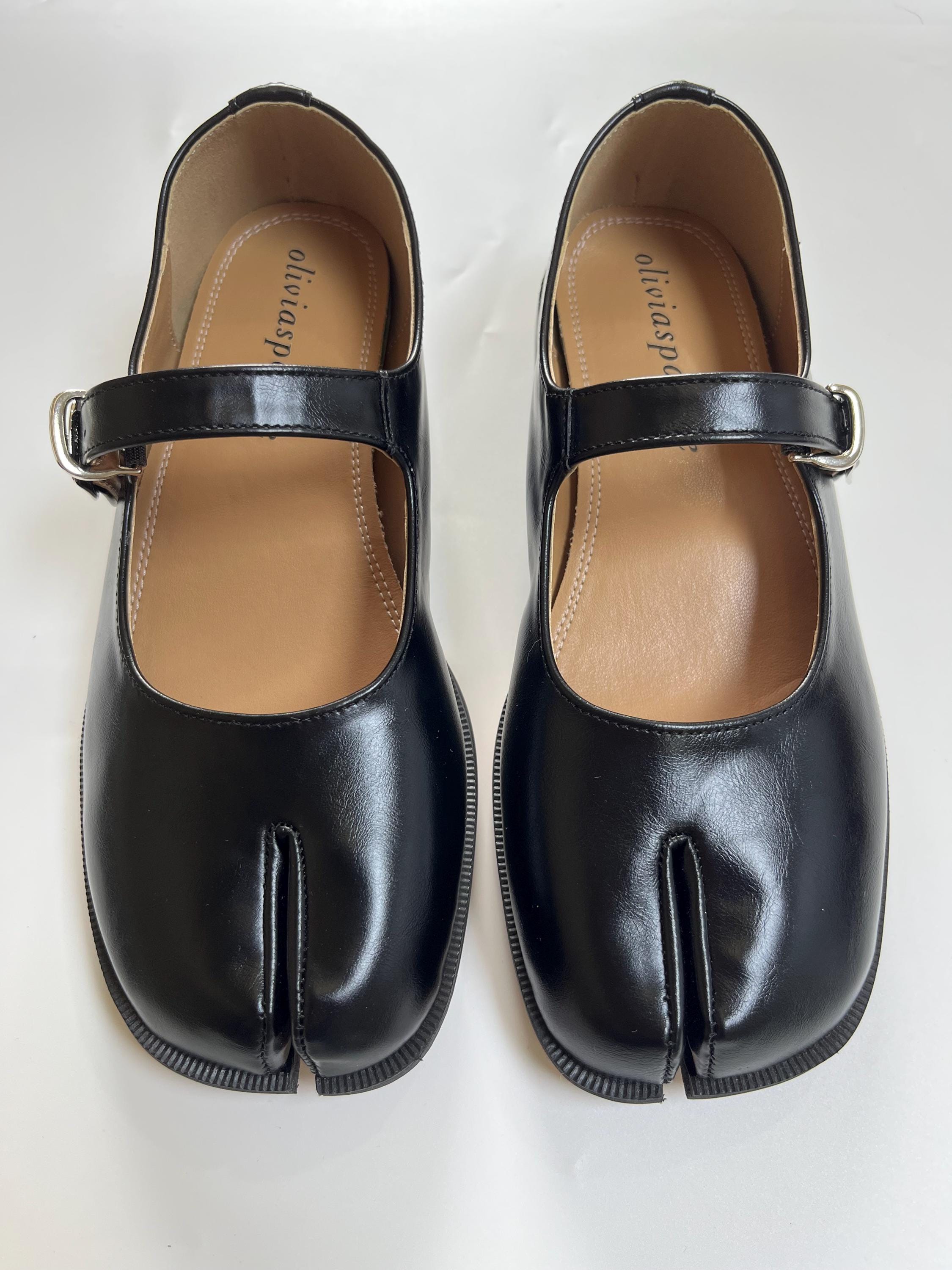 Handmade Black Leather Tabi Flats | Split Toe design | Mary Janes with straps | Retro design | Comfortable and Stylish | Vintage Flat Shoes