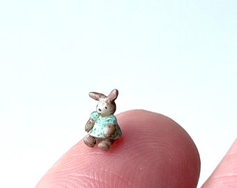 Lapin miniature pour maison de poupée, Micro jouet miniature, Sculpture miniature, Okubo Originals, Petite échelle, Décoration de maison de poupée, Collections miniatures