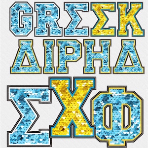 Puede incluir: Letras griegas azules y doradas, incluyendo las letras "GRΣΣK" y "ΔΙΡΗΔ", y las letras "ΣΧΦ" en un tamaño más grande. Las letras están hechas de lentejuelas y tienen un contorno blanco.