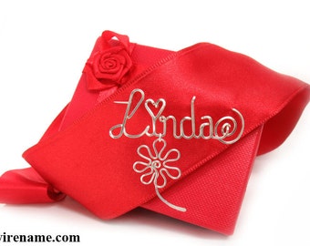 Any Name - Pin Brooch adorned with flower charm daisy, in sterling silver or gold filled wire, personalized stick pin in wire