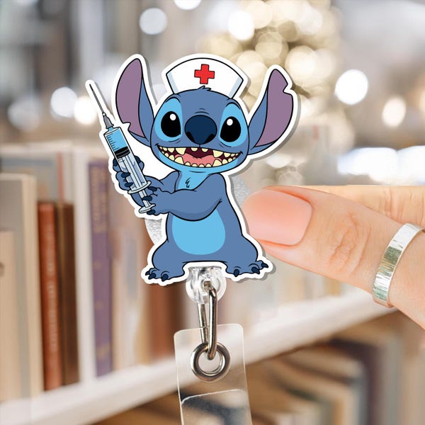 Porta credencial de enfermera Stitch, porta credencial de enfermera con dibujos animados, divertido porta credencial médica, clip de identificación sanitaria, regalo de trabajo para enfermeras y médicos.