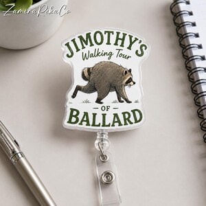 Jimothy's wandeltocht door Ballard badgehouder, grappige uitschuifbare ID-houder met wasbeerprint, cadeau met wasbeerprint