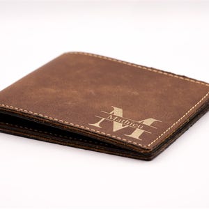Porte-Cartes en Cuir Personnalisé - Élégance et Praticité au Quotidien