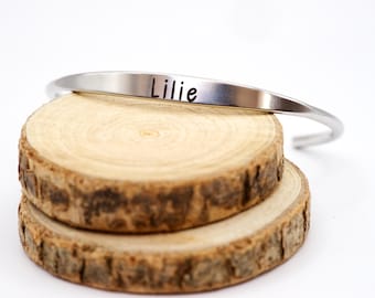 Pulseira Bangle Personalizada em Aço Inoxidável Banhado - Elegância Personalizada