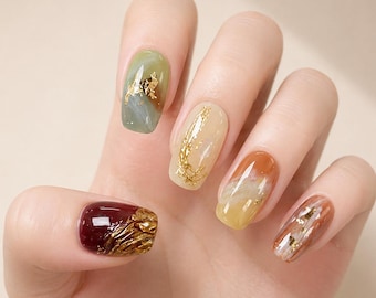 Unghie finte effetto marmo bordeaux e ambra, unghie con lamina dorata, unghie astratte, unghie eleganti autunnali, set di unghie finte riutilizzabili fatte a mano da incollare.