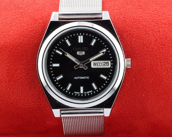 Vintage Refurbished Seiko 5 automatic japan day date black dial working wrist watch