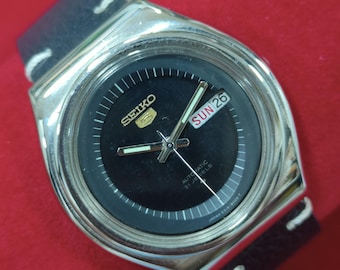 Automatic Seiko 5 japan stainless steel black original dial working wrist watch 39mm.. casual wear 038