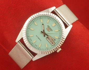 vintage montre-bracelet pour hommes Seiko 5 automatique japon jour date turquoise 35 mm. garde-temps horloger..