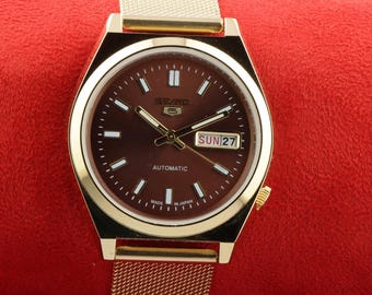Odnowiony zegarek na rękę Seiko 5 z automatycznym zegarem japońskim, datą i złotą, brązową tarczą