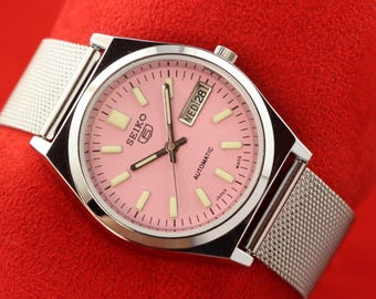 Vintage Refurbished Seiko 5 automatic unisex japan day date pink dial wrist watch 37.5mm.