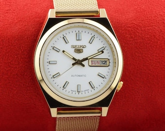 Montre-bracelet vintage japonaise Seiko 5 avec date et date automatique, cadran blanc doré, remise à neuf