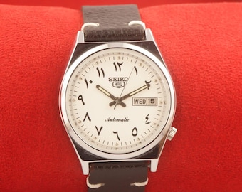 Montre-bracelet vintage japonaise Seiko 5, date automatique, cadran arabe blanc, remise à neuf